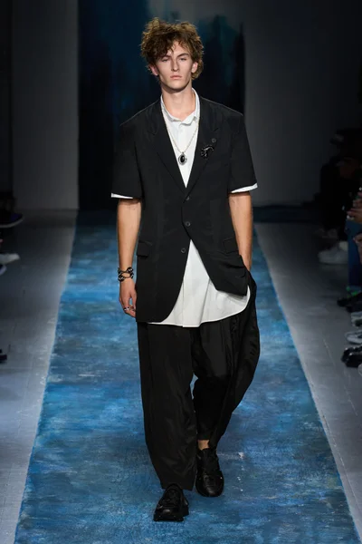 Look 3